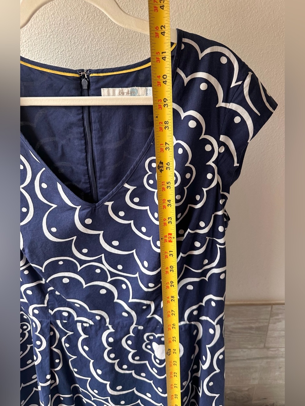 Like New! Boden Navy & White Floral Fit-and-Flare Dress Lined with V-Neck Sz 12 - Picture 7 of 10